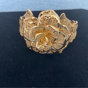 Elegant Gold tone Floral Bracelet